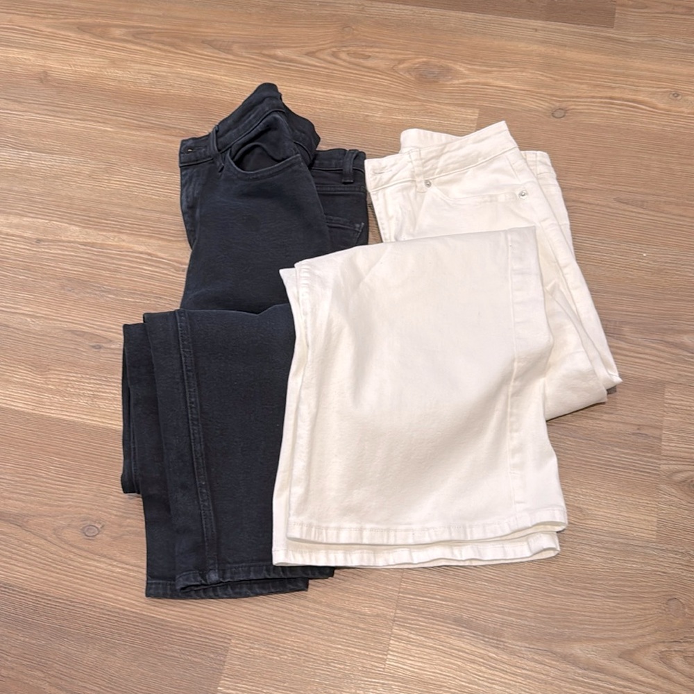Bundle of 2 women’s jeans